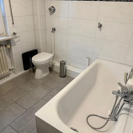 Monteur- Und Rheinhausen - Loensweg *